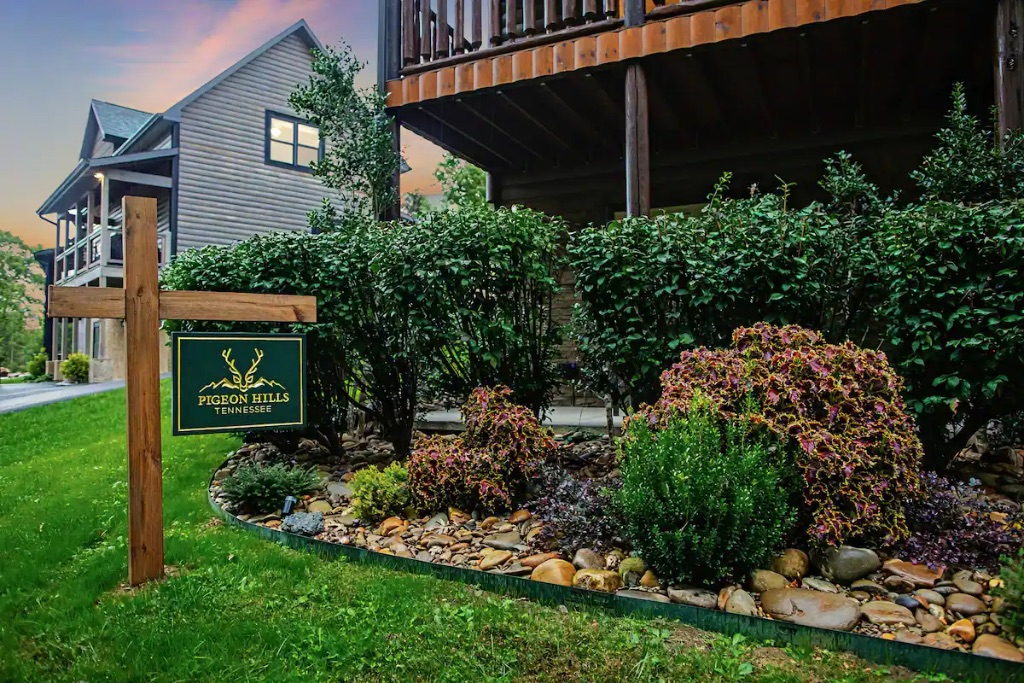 Pigeon Hills modern mountain cabin exterior with Smoky Mountains views Wears Valley Pigeon Forge Tennessee luxury vacation rental