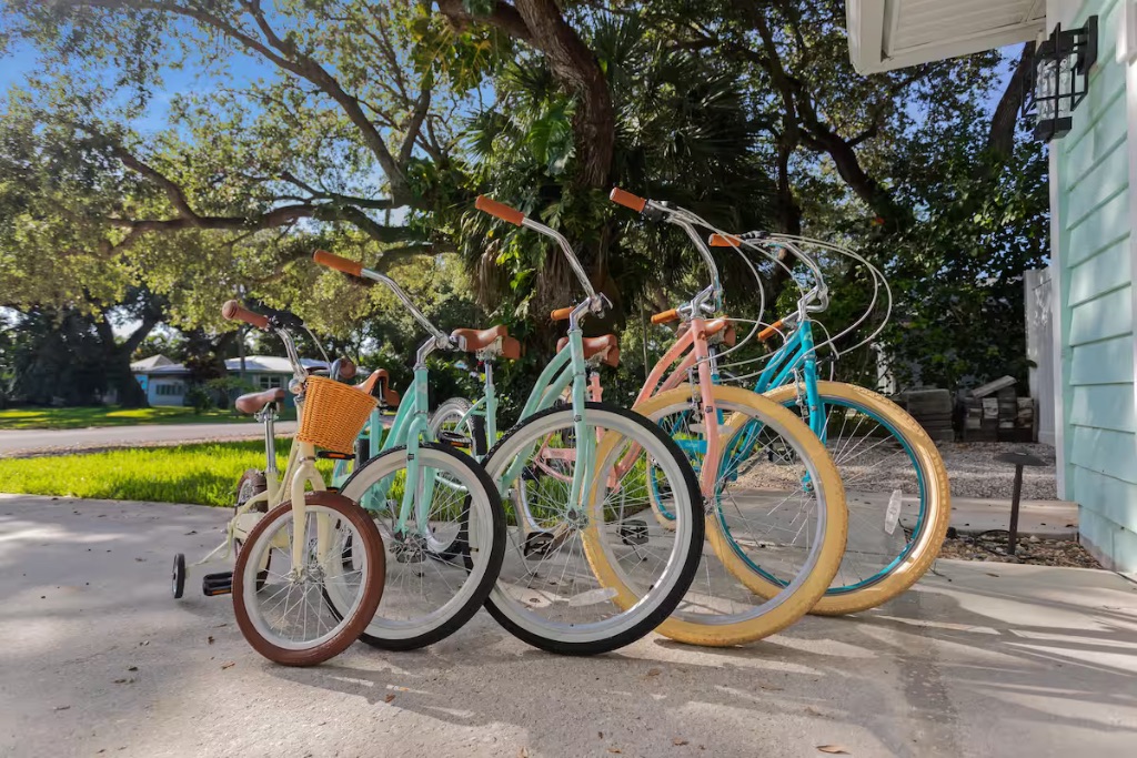 Vero Oaks complimentary beach cruiser bikes for exploring coastal trails